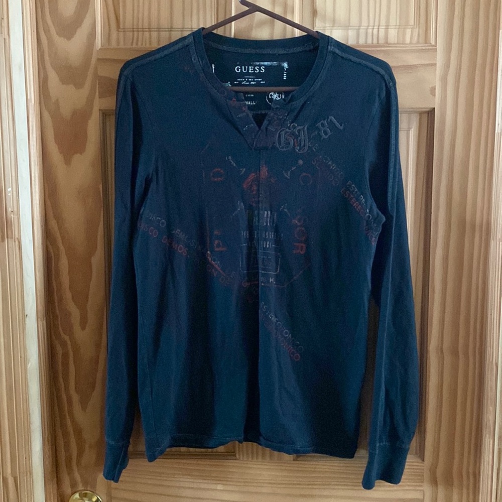 Guess long sleeve graphic shirt (S)